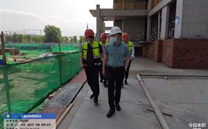 事无巨细，身体力行----万董事长深入工地检查指导工作